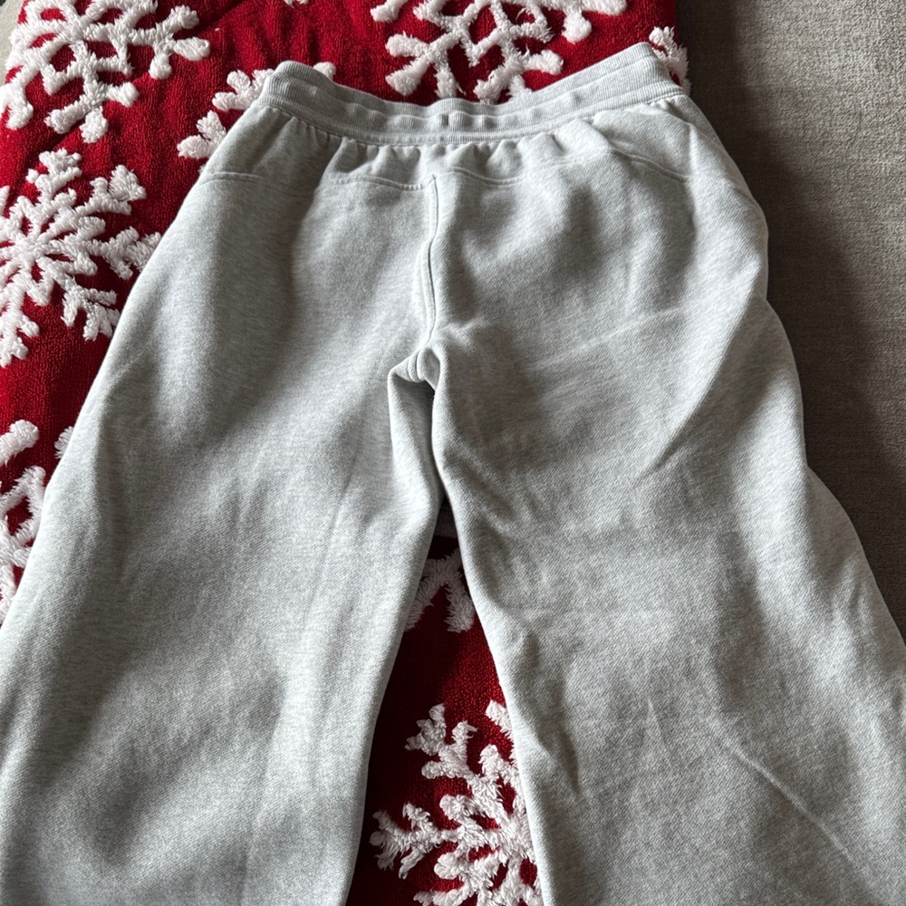 Women’s Lululemon wide leg sweatpants - Picture 3 of 4